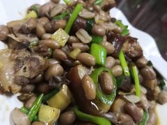 花生猪尾煲-荔枝红五号农庄