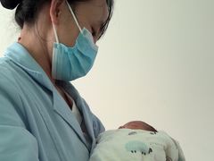 -秋歌护理·月嫂·育儿嫂(浦东医院店)