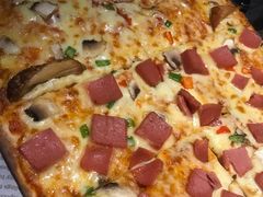 至尊牛肉拼香草烤鸡薄饼-魔膳厨房·果木牛排·西餐厅(MM2店)