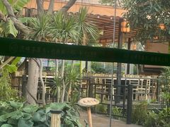 -茅草房·河畔园林火锅