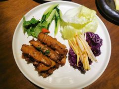 蜜糖炭烧猪颈肉配沙拉-星叶·东南亚料理(宁波万象汇店)