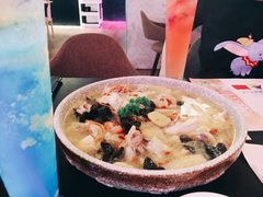 -樱花里音乐餐吧·牛扒椰子鸡(东圃店)