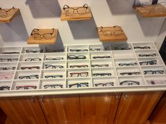 -MiRi眼镜·蔡司·星趣控·尼康控优点视觉合作店(南京东路店)