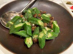 鸡纵菌炒秋葵-四季民福烤鸭店(前门店)