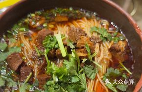 Signature Braised Beef Brisket Earthenware Noodles