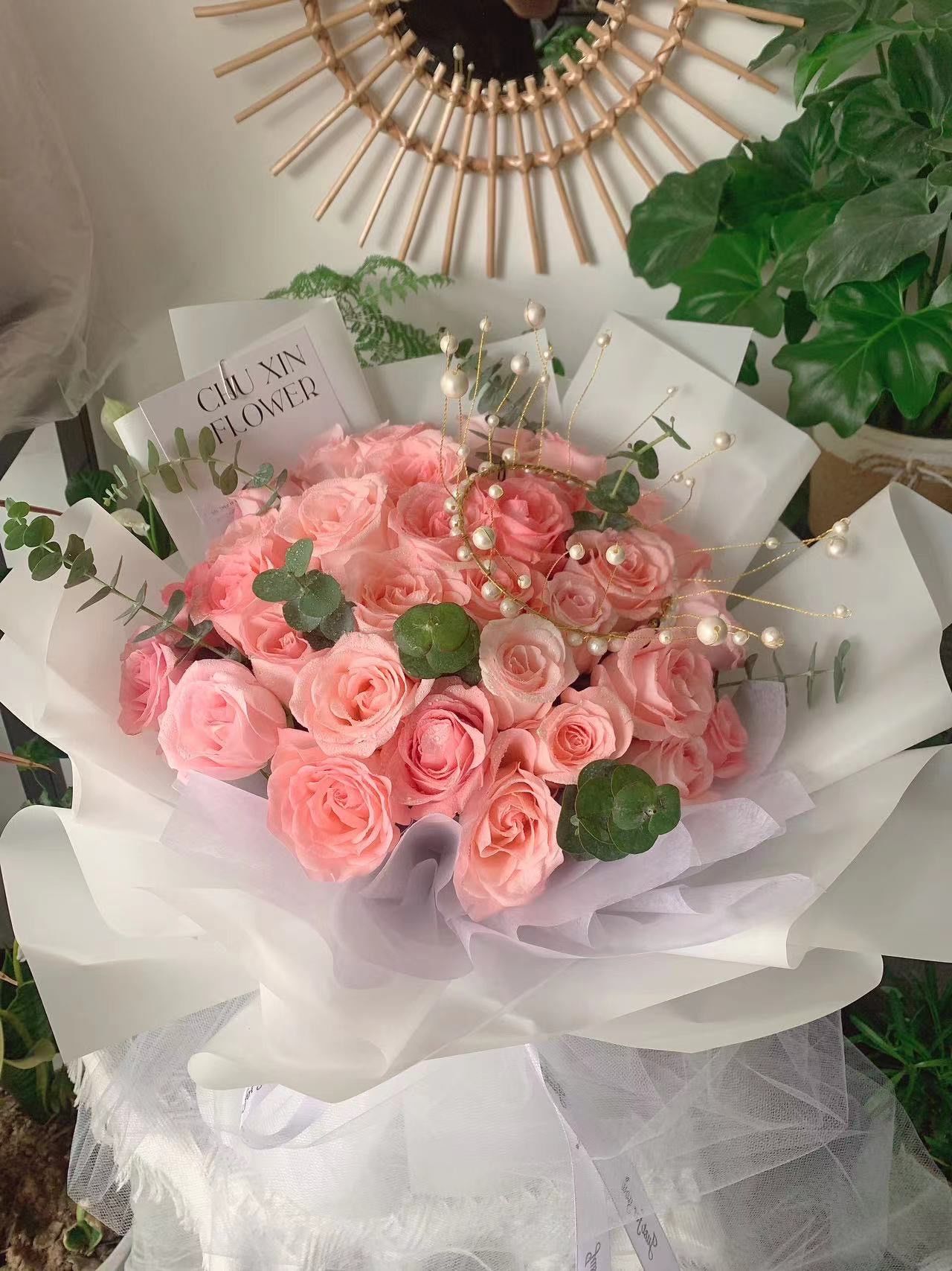 33朵粉玫瑰花束