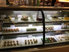 面包甜点陈列柜-喜来登酒店-盛宴标帜餐厅