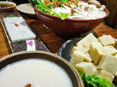 -老牌坊云南鱼豆花火锅(爱建店)