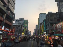 -六合夜市