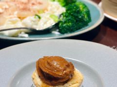 原隻鮑魚雞粒酥-逸东轩(香港逸东酒店)