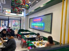 大堂-晓彭肥肠鸡·泡椒鸡火锅(水木天地店)