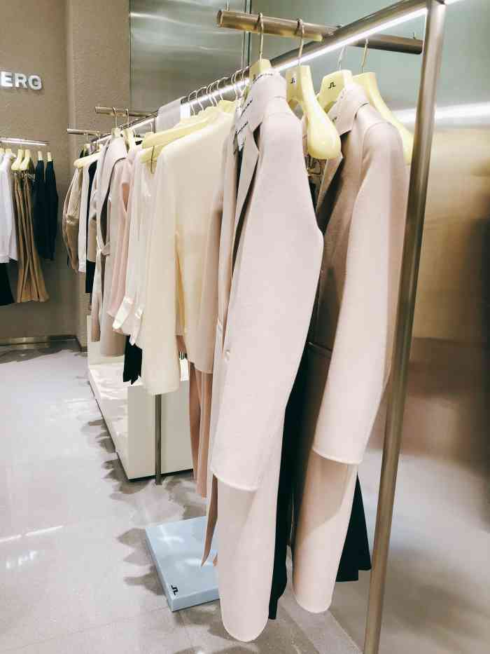 lindeberg(华发商都店)-"华发商都a馆优衣库旁边的一家服装店,去卫.