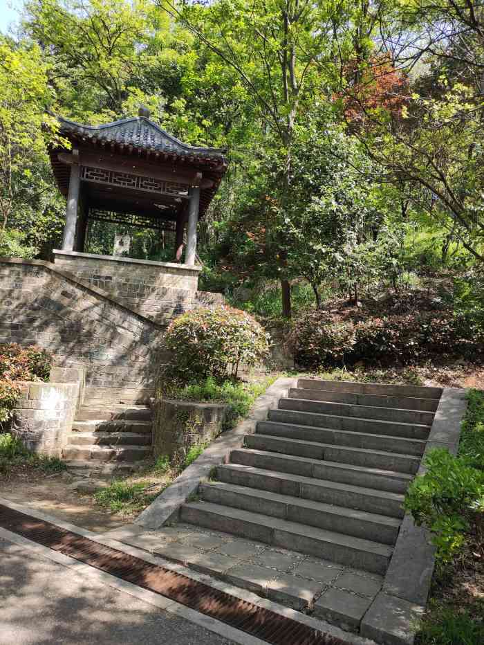 北极阁公园-"小时候背圆周率是:山巅一寺一壶酒……北.