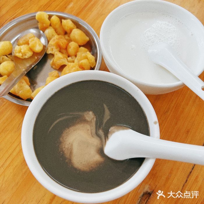 老字号老曹芝麻茶杏仁茶图片