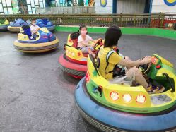 -维佳童话镇演出现场(徐东店)