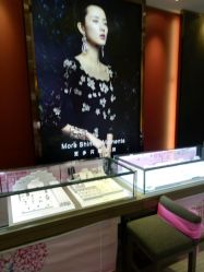 -潮宏基(大商新玛特店)