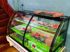 -烤肉小伙烤肉店