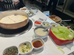-洪氏嗨捞·广东猪肚鸡·椰子鸡火锅(西咸万象城店)