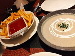 -WOLFGANG PUCK KITCHEN & BAR(迪士尼小镇店)