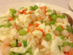 中餐厅美食，蛋白炒鲜虾蟹籽菜心粒-惠州康帝国际酒店