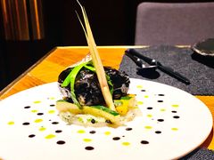 盘煎银鳕鱼配黑橄榄酱汁-AZUL by FUEL蓝色·法式酒馆(琶醍店)