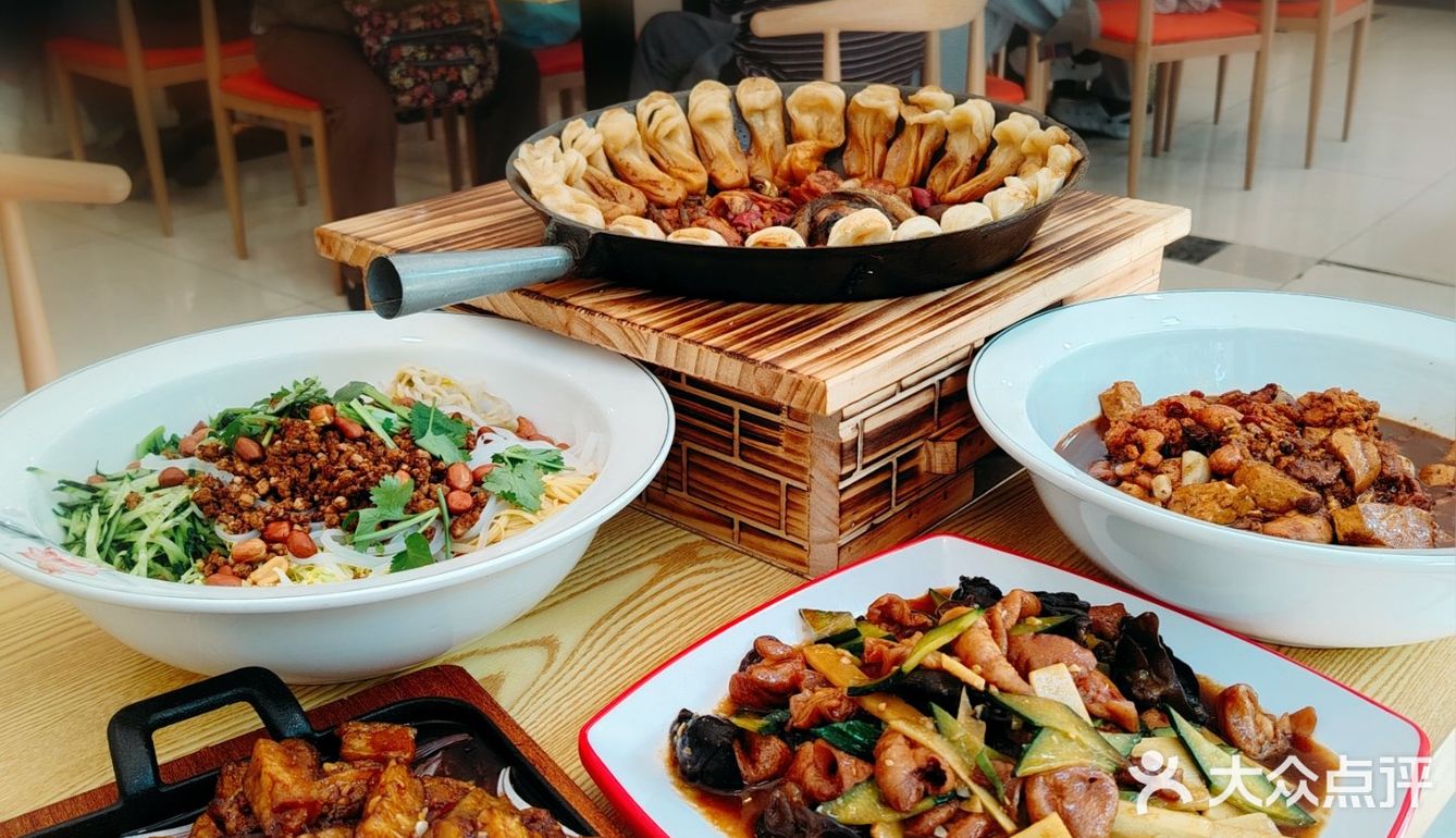 奇，吃个饭也追星？✨新开的店人满为患