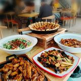 奇，吃个饭也追星？✨新开的店人满为患