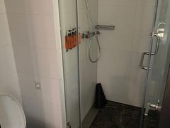 -桔子酒店(上海西藏北路地铁站店)