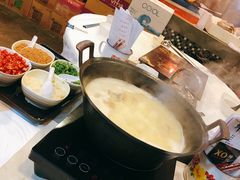 -鲜入围煮花胶鸡海鲜火锅