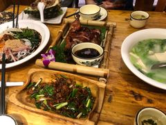 -老滇山寨•云南特色菜•地方菜•民族风情歌舞表演(金碧店)