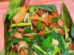 包烧野生牛肝菌-云海肴·汽锅鸡·云南代表菜(天山百盛优客店)