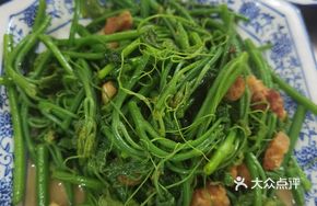 Stir-Fried Bean Sprouts with Garlic