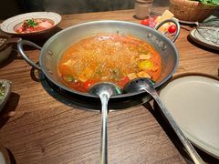 -野山舂·贵州现舂酸汤火锅(鸿通城店)