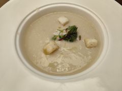 奶油花菜汤配蟹肉面包丁-Golden Lily河内巴黎法越料理餐厅(建国西路店)