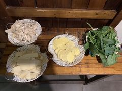 -挂旗柴锅鸡(蚌山区嘉年华店)