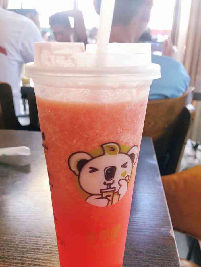 打分 夏天遇上下午,那肯定要去一趟奶茶店呀,这里真不错,老板娘漂亮