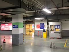 -百联又一城停车场