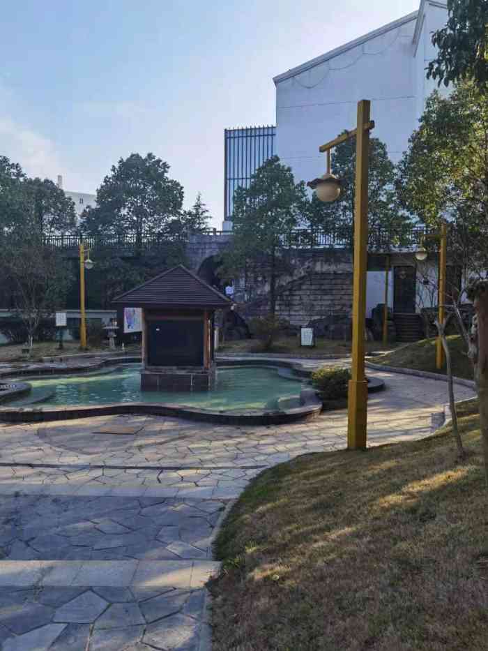 悦兮半岛国际温泉度假村-"不错,温泉泡的比较舒服,交通也比较方便.