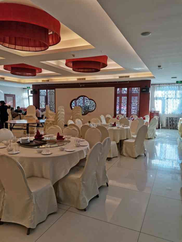 近春园餐厅-"在学校读书的时候,有人请客去过一次.感觉.