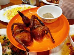 招牌脆皮乳鸽-澳门陈光记烧味饭店(南京德基广场店)