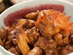 红烧鸡块-小船渔村•大连菜•大连焖鱼(黄河路店)