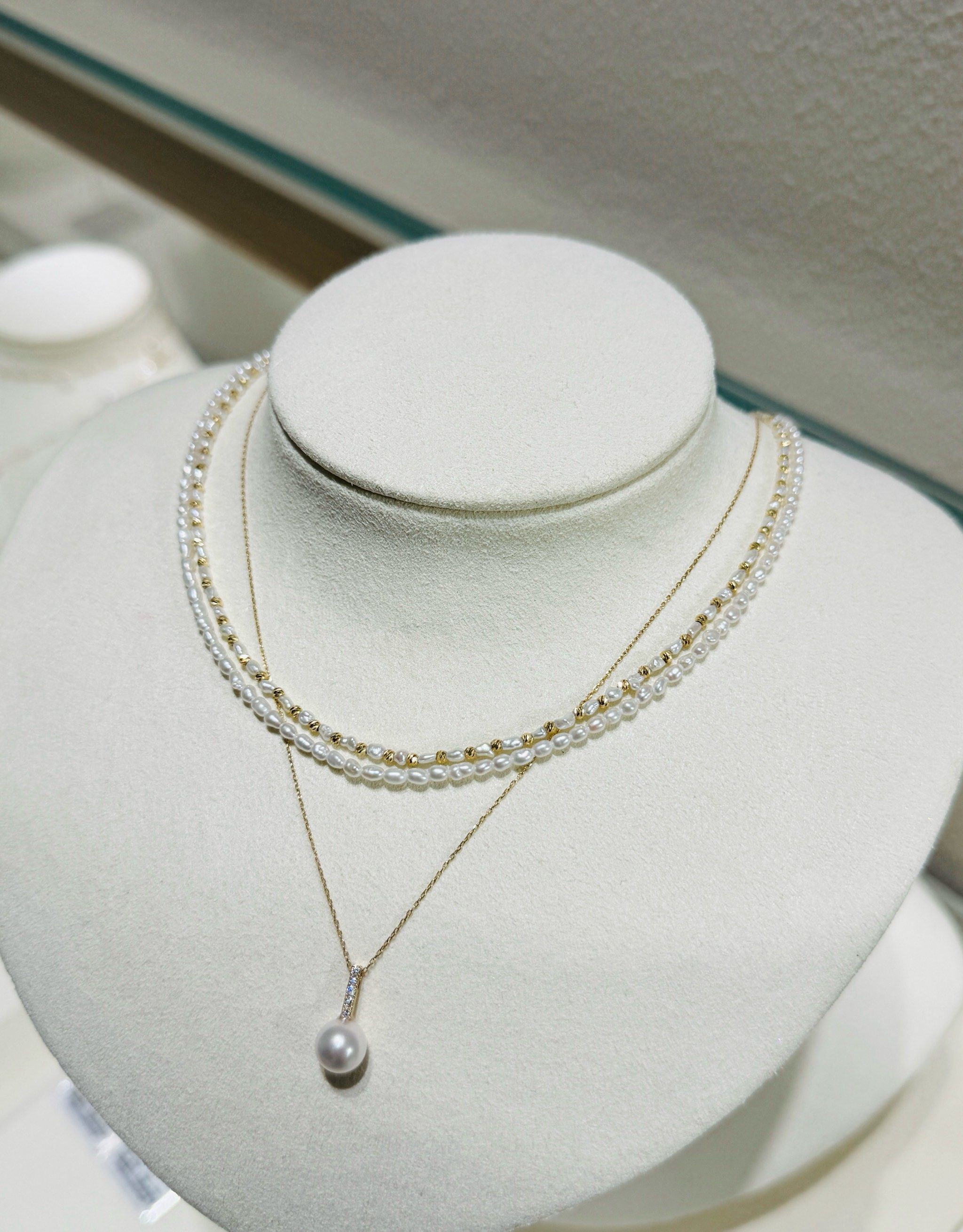 keshi珍珠以其浑然天成的独特韵味,打造出这款充满艺术气息的项链每一