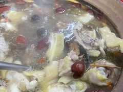 炭炉果鸡煲-威邵鸡煲(西华路总店)