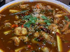 -虾弄弄海派小龙虾·牛羊蝎子火锅