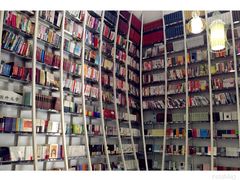 -钟书阁(松江泰晤士小镇店)