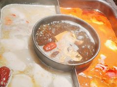 -老牌坊云南鱼豆花火锅(哈西万达店)