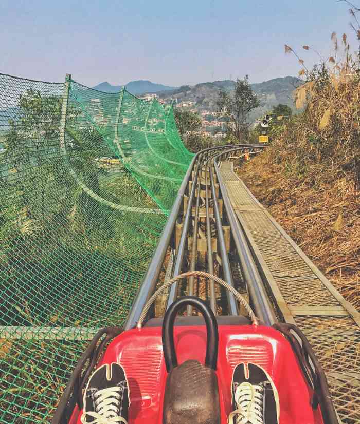 南温泉索滑道-"这个索道的山顶及整个后山叫:建文峰.索道.