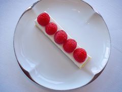 【春季下午茶】双层草莓新鲜芝士蛋糕-杭州柏悦酒店·悅厅