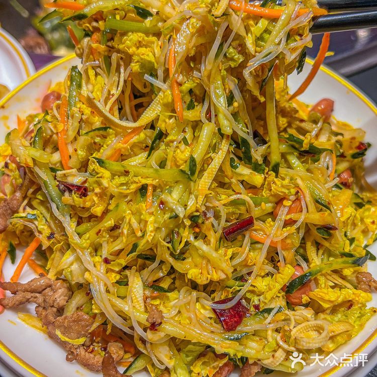 在杭州的东北银入冬仪式感就是铁锅炖大鹅啊