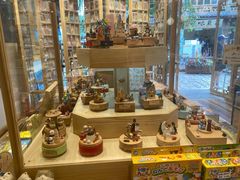 -猫的天空之城概念书店(束河店)